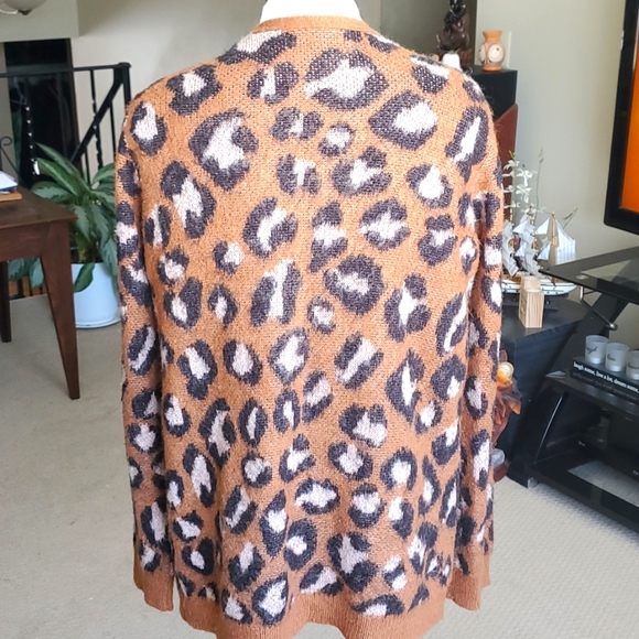 Leopard Print Cover Sweater (L) - Picture 2 of 6